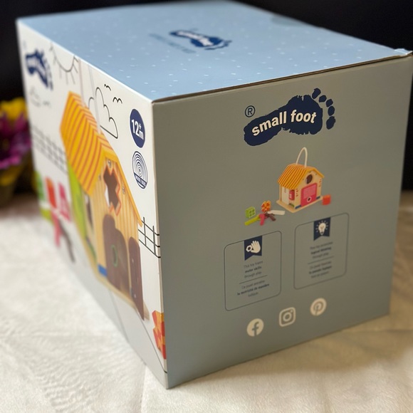 New SMALL FOOT 🦶Wooden Shed With Keys 🔑Fine Motor Skills & Logical Thinking 12M+ - Picture 7 of 7